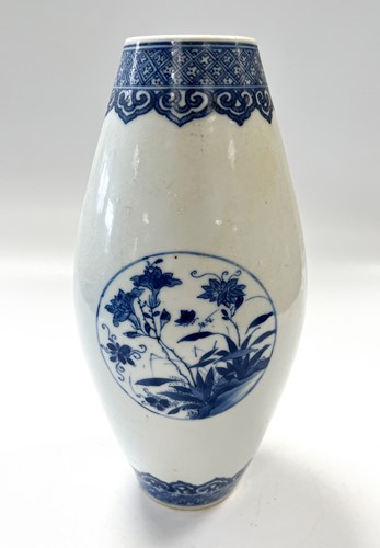 Lot 7 - A Chinese blue and white porcelain skittle vase, Qing Dynasty, 18th century