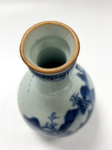 Lot 13 - A Chinese blue and white export porcelain guglet, circa 1750