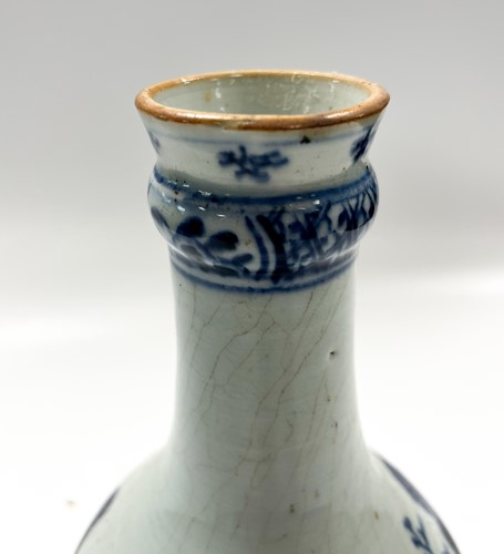 Lot 13 - A Chinese blue and white export porcelain guglet, circa 1750