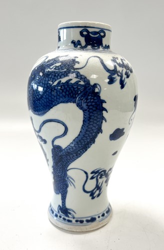 Lot 6 - A Chinese blue and white porcelain dragon and phoenix vase, Kangxi (1662 - 1722)