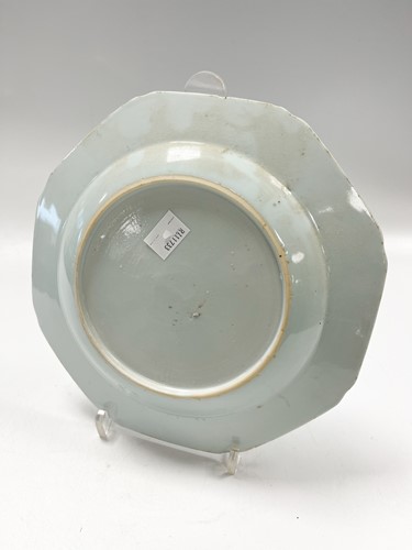 Lot 18 - A set of four Chinese blue and white export octagonal dinner plates, Chen Lung, circa 1750 - 60