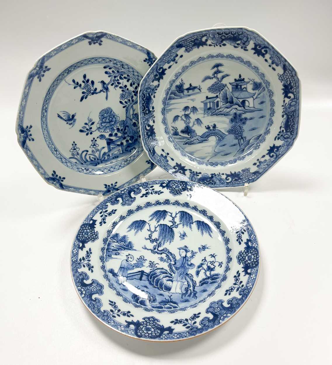 Lot 18 - A set of four Chinese blue and white export octagonal dinner plates, Chen Lung, circa 1750 - 60