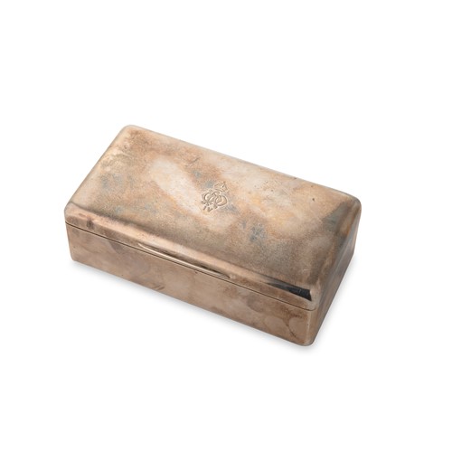Lot 396 - An Edward VII silver table cigarette box, retailed by Asprey