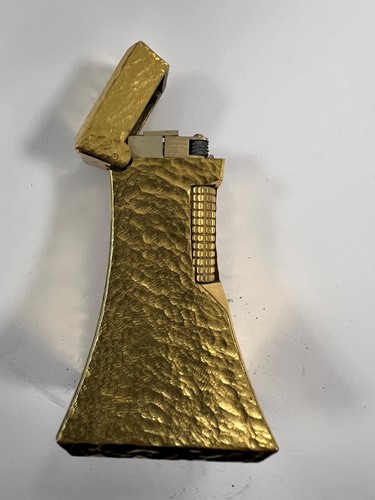 Lot 298 - A Dunhill 'Wheatsheaf rollagas' table lighter,...