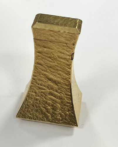 Lot 298 - A Dunhill 'Wheatsheaf rollagas' table lighter,...