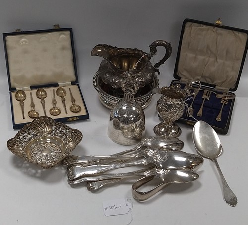 Lot 296 - A collection of silverware including flatware,...