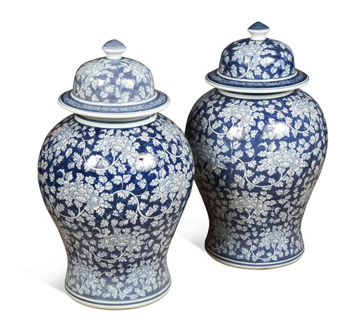 Lot 684 - A pair of Chinese style blue and white urns with covers, modern
