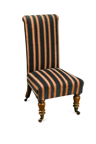 Lot 539 - A Victorian walnut bedroom chair