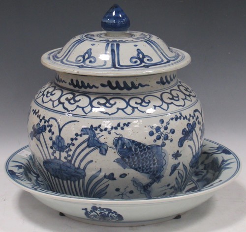 Lot 87 - A Chinese style blue and white urn and cover...