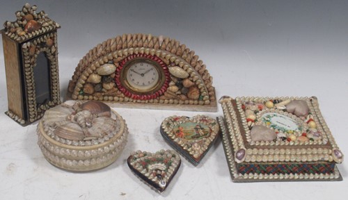 Lot 117 - A group of shell valentines and boxes, also...