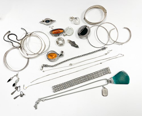 Lot 314 - A collection of silver jewellery, 573g gross