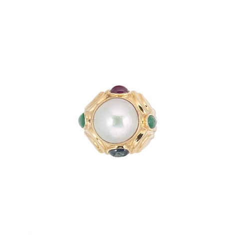 Lot 119 - A mabé pearl and gemset ring