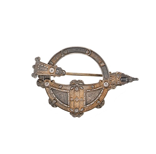 Lot 9 - A Victorian Irish copy of a Tara brooch