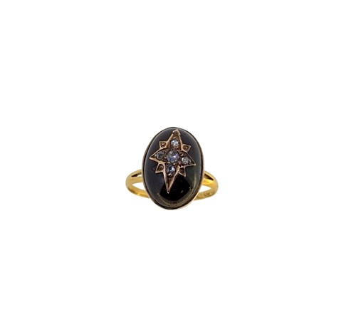 Lot 78 - An 18ct gold cabochon garnet and diamond ring