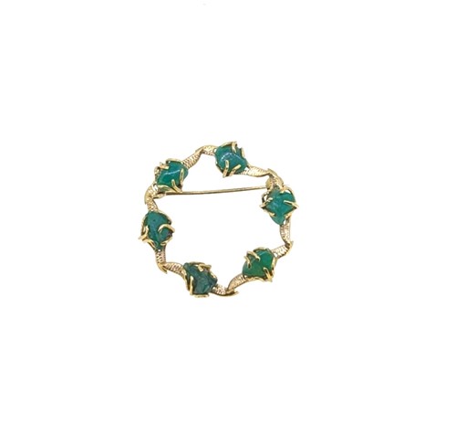 Lot 94 - An emerald brooch