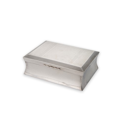 Lot 413 - A George V silver table cigar / cigarette box