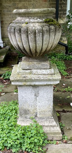 Lot 422 - A reconstituted stone garden urn, late 20th century