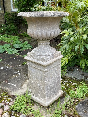 Lot 832 - A reconstituted stone garden urn, late 20th century