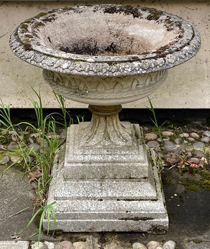 Lot 848 - A reconstituted stone garden urn, late 20th century