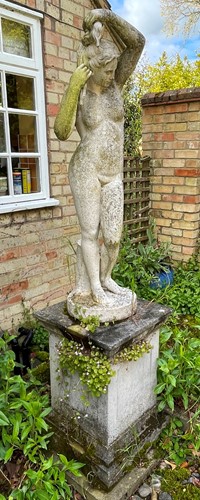 Lot 835 - A garden statue of Venus, late 20th century