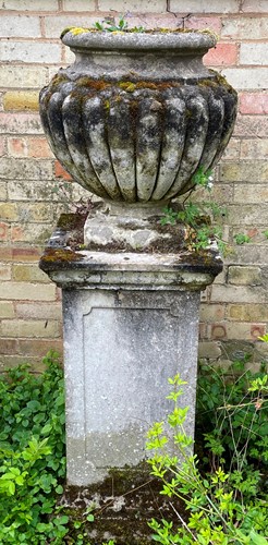 Lot 833 - A reconstituted stone garden urn, late 20th century