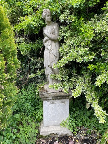 Lot 838 - A reconstituted stone garden statue of Venus, late 20th century