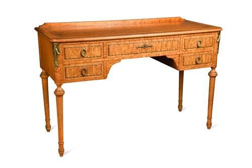 Lot 720 - A French maple kneehole desk, 19th century