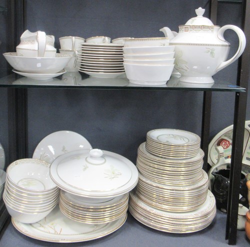 Lot 104 - Royal Doulton - White Nile - A 94-piece dinner...