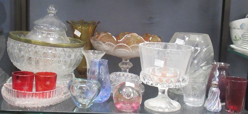 Lot 114 - A collection of decorative glassware including...