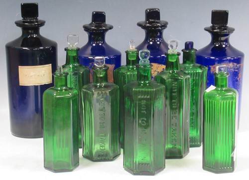 Lot 124 - A good collection of glass and ceramic...