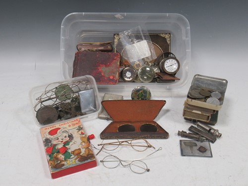 Lot 187 - Box of collectors items to include small gold...