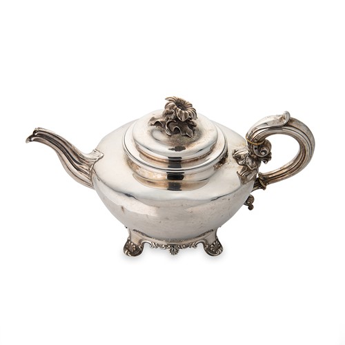 Lot 362 - A George IV silver teapot