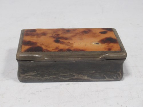 Lot 189 - Small early 19th century horn box with inset...