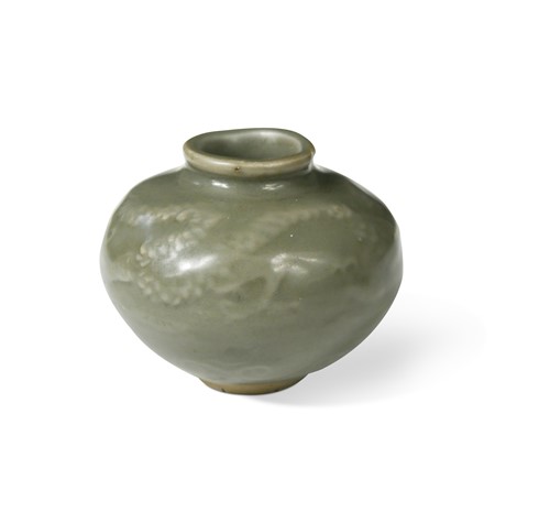 Lot 13 - A Chinese celadon glazed dragon jarlet, early Ming Dynasty (1368-1644)