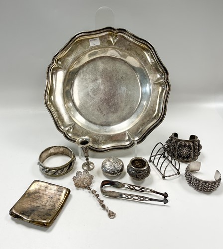 Lot 179 - A collection of silverware including flatware,...