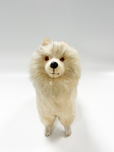 Lot 190 - A Spitz or Samoyed toy, possibly German, early 20th century
