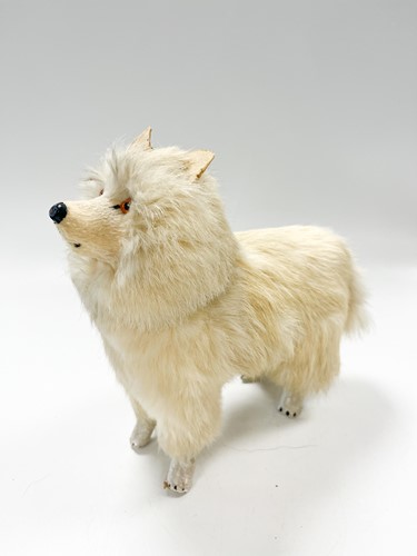 Lot 190 - A Spitz or Samoyed toy, possibly German, early 20th century