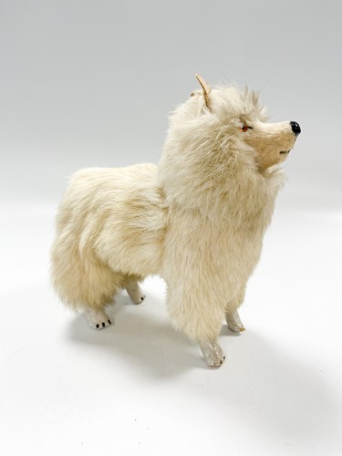 Lot 190 - A Spitz or Samoyed toy, possibly German, early 20th century