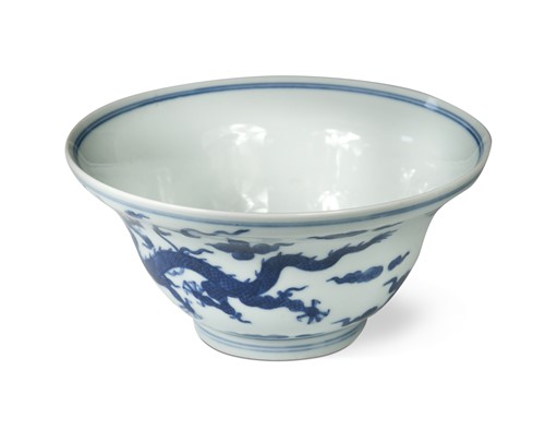 Lot 4 - A Chinese blue and white dragon bowl