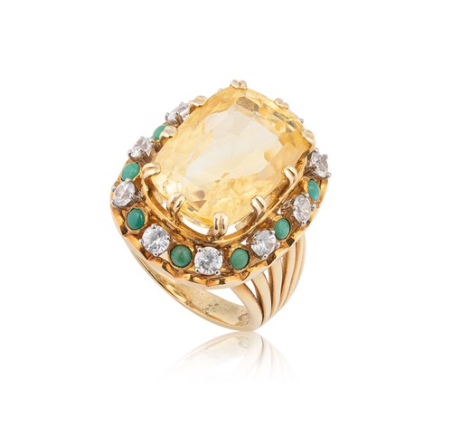 Lot 145 - A yellow sapphire dress ring