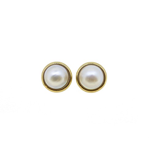 Lot 112 - A pair of mabé pearl ear clips