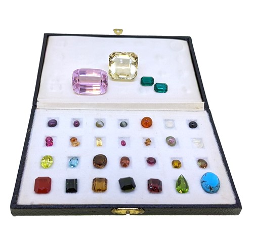 Lot 126 - A collection of loose gemstones