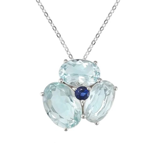 Lot 121 - An aquamarine and sapphire pendant and chain