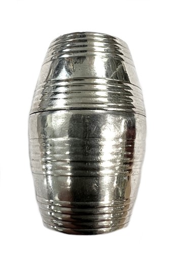 Lot 292 - An 18th century silver nutmeg grater