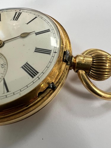 Lot 236 - Unsigned - A Victorian 18ct gold hunter pocket watch
