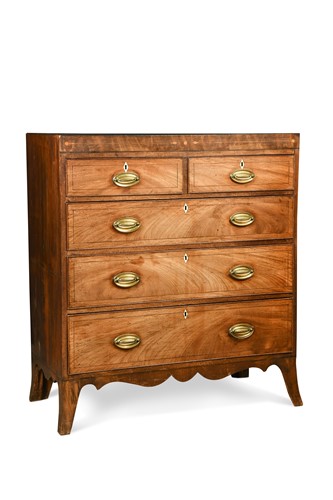 Lot 573 - A Regency mahogany chest of drawers