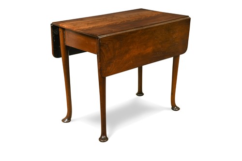 Lot 425 - A small George III mahogany drop leaf table