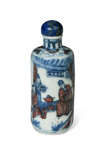 Lot 34 - A Chinese blue and copper red porcelain snuff bottle, Qing Dynasty, 19th century