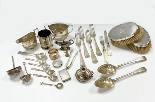 Lot 198 - A collection of silverware including flatware,...