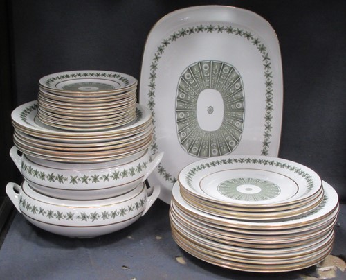 Lot 61 - A Spode Provence part dinner service